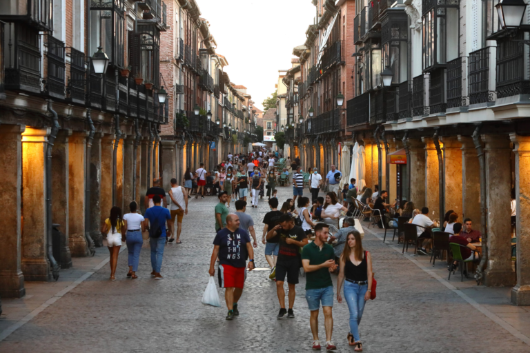 Una calle de 396 metros, 242 columnas y siglos de historia: así es la joya urbana de esta ciudad 12 Soportales de la Calle Mayor de Alcalá de Henares
