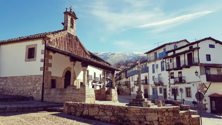 El pequeño pueblo de Salamanca donde el agua baja por las calles y las puertas son de madera a media altura 46 Candelario