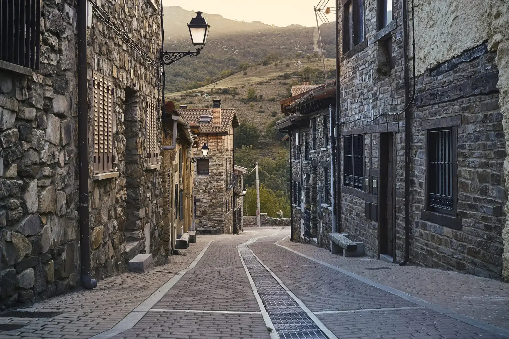 El pequeño pueblo de Madrid que casi nadie conoce: solo tiene un restaurante y «se come de maravilla» 1 Puebla de la Sierra