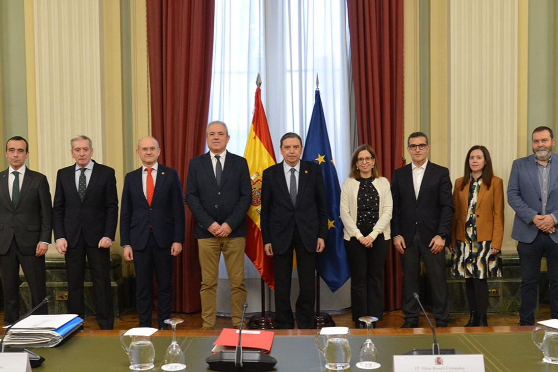 Así es el plan del Gobierno para que cualquier bodega pueda exportar como una multinacional 1 Luis Planas: Los nuevos mercados internacionales abren oportunidades para los buenos vinos de España