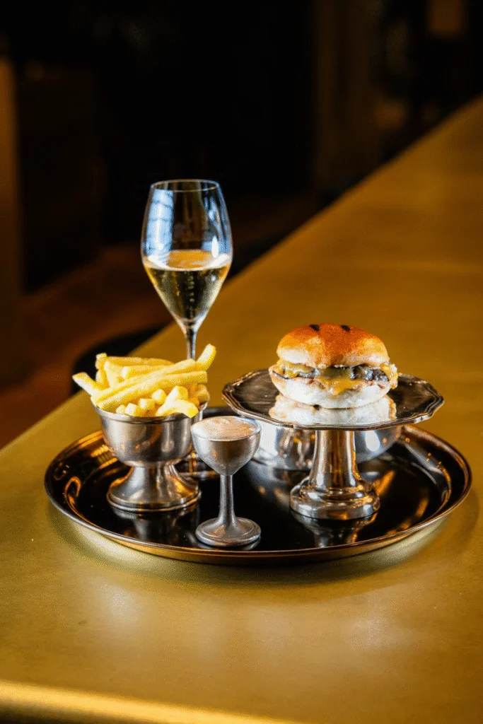 La hamburguesa más exclusiva de Barcelona está en un hotel de cinco estrellas: cuesta 24 euros 2 image 28