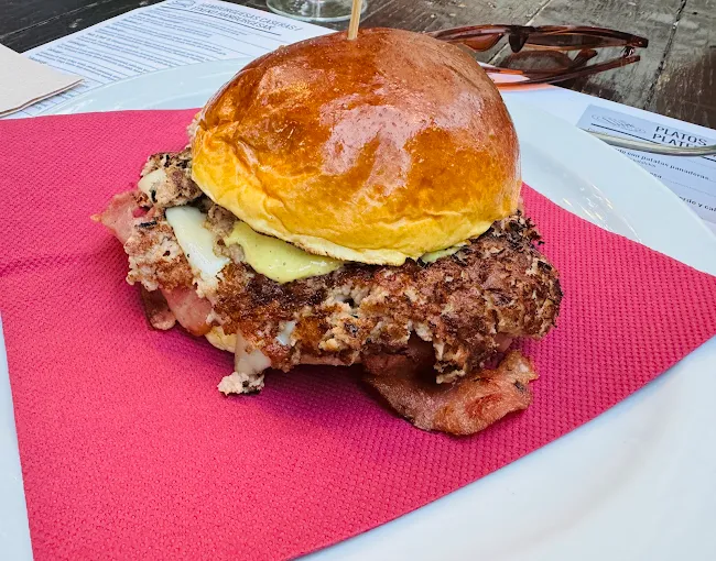 Txiritinga: el restaurante de las hamburguesas espectaculares y la terraza perfecta que arrasa en redes 3 image 429