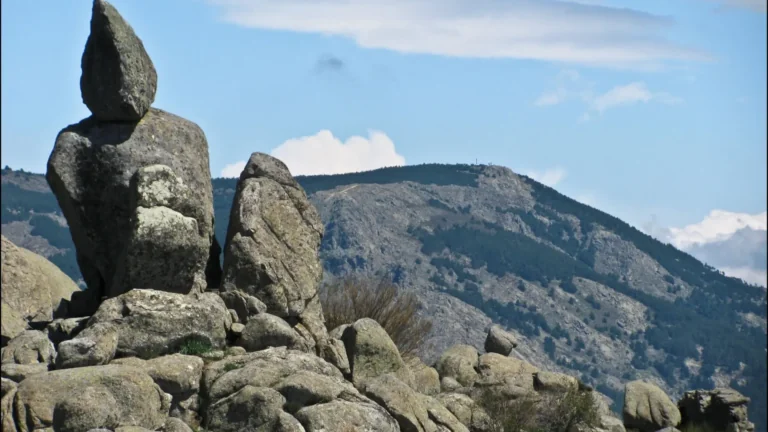 Qué ver en Zarzalejo, el refugio de canteros y energía telúrica que los madrileños expertos guardan en secreto 4 Zarzalejo