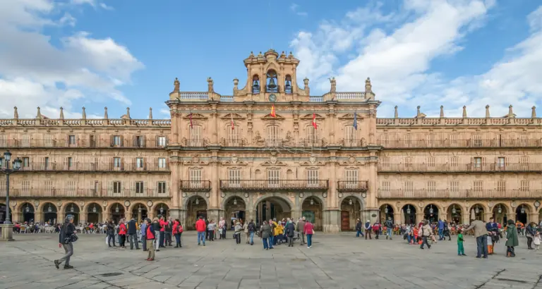 Qué ver en Salamanca: 10 imprescindibles dorados que te enamorarán 5 Plaza Mayor de Salamanca