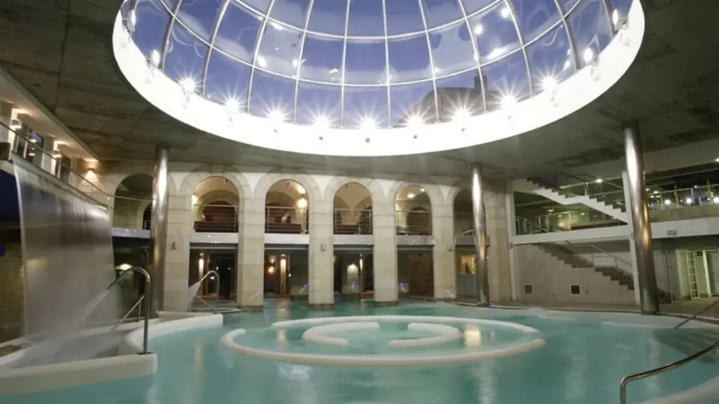 El pueblo español medieval ideal para una escapada: tiene un balneario de cuatro estrellas y aguas termales curativas 4 image 743