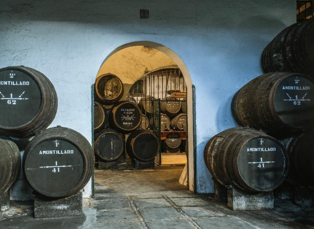Bodegas Barbadillo abre 'La Sociedad de la Bota': el proyecto enoturístico que permite tener vino propio por 20 euros al mes 1 Bodegas Barbadillo