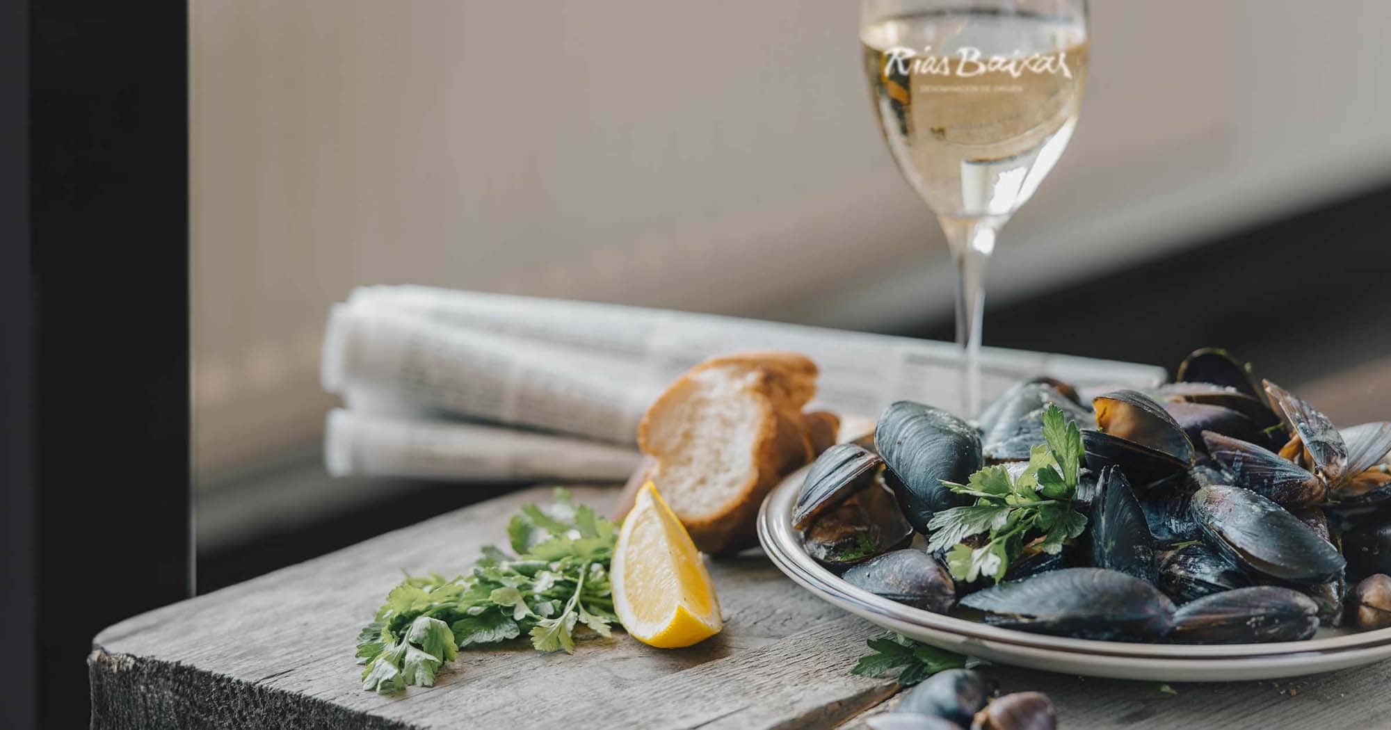 Maridajes perfectos con vinos Rías Baixas para disfrutar cada comida