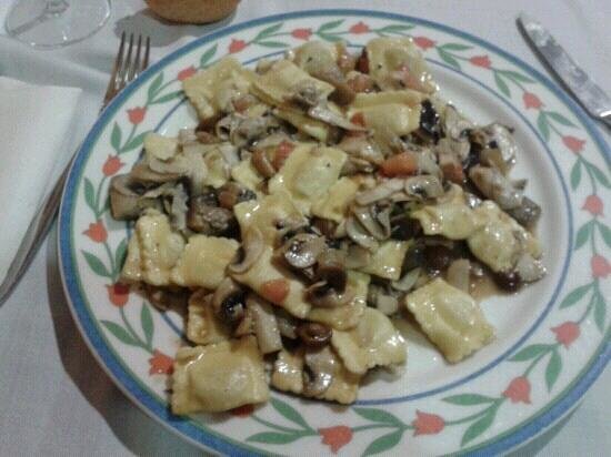 Mamma Mia: Deléitate con auténtica pasta italiana en Ourense 1 ravioli