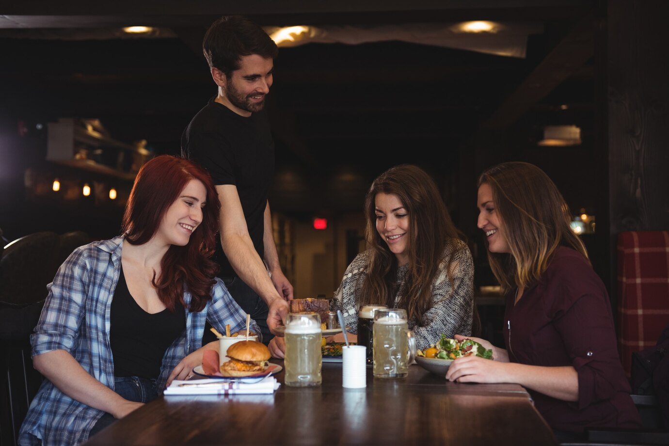 Este es el anuncio de empleo que vulnera derechos en hostelería: 1.200 euros por 54 horas 1 restaurantes 17