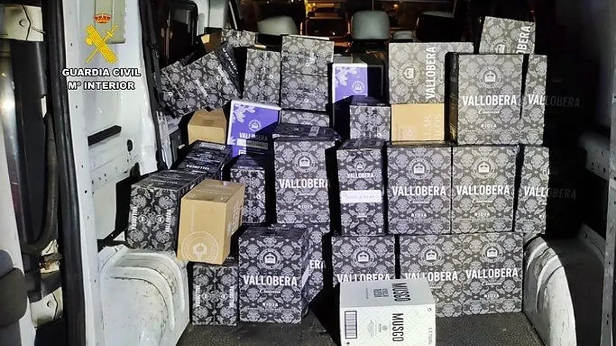 Tres sevillanos sorprendidos robando mil botellas de vino en una nave de Monesterio 1 Tres sevillanos sorprendidos robando mil botellas de vino en una nave de Monesterio