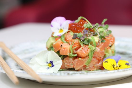 Miss Sushi - Murcia: Sabores únicos en el corazón de Murcia 4 salmon cake