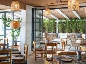 Saona – Jávea: Sabor Mediterráneo con vistas al mar y servicio excepcional