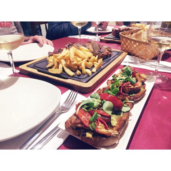 Meson Os Arcos: Delicias asadas en el corazón de Mondoñedo 14 tostas de polo