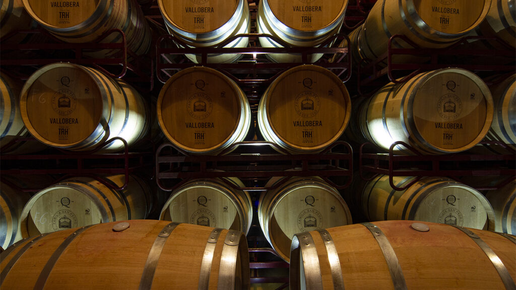 Bodegas Vallobera: 2.000 barricas y un viñedo a 680 metros en Rioja Alavesa 2 vallobera barricas