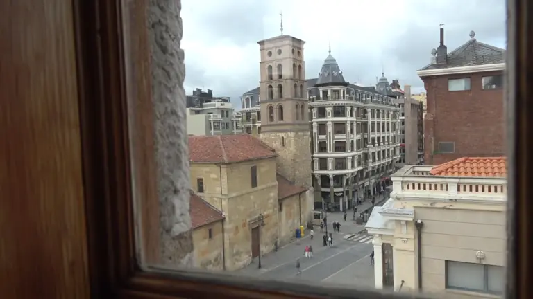 León