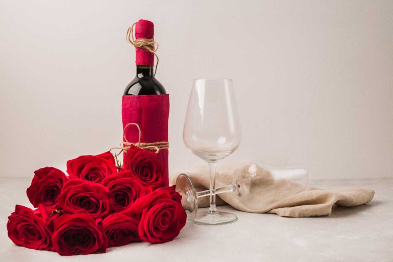 Este rosado con aromas de fresas y frambuesas es el maridaje ideal para sushi, pasta y arroces en San Valentín 3 vino san valentin